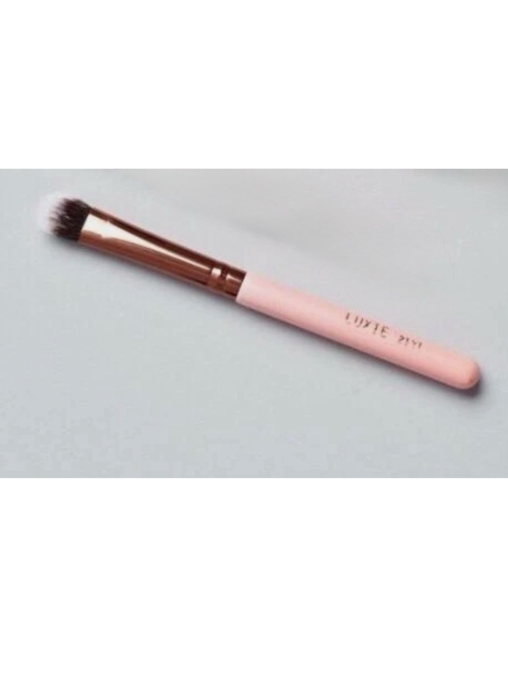 BNWT Luxie Makeup Brush 213T